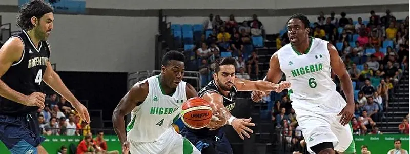 D’Tigers player driving past a defender