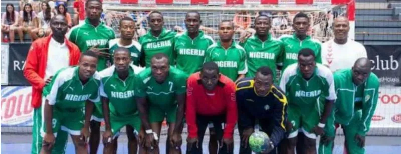 The Nigeria men&rsquo;s handball squad posing in green kit