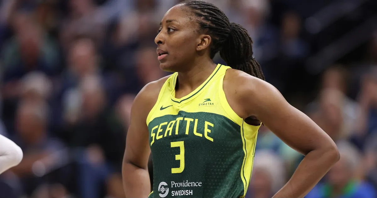 Nneka Ogwumike during a WNBA game